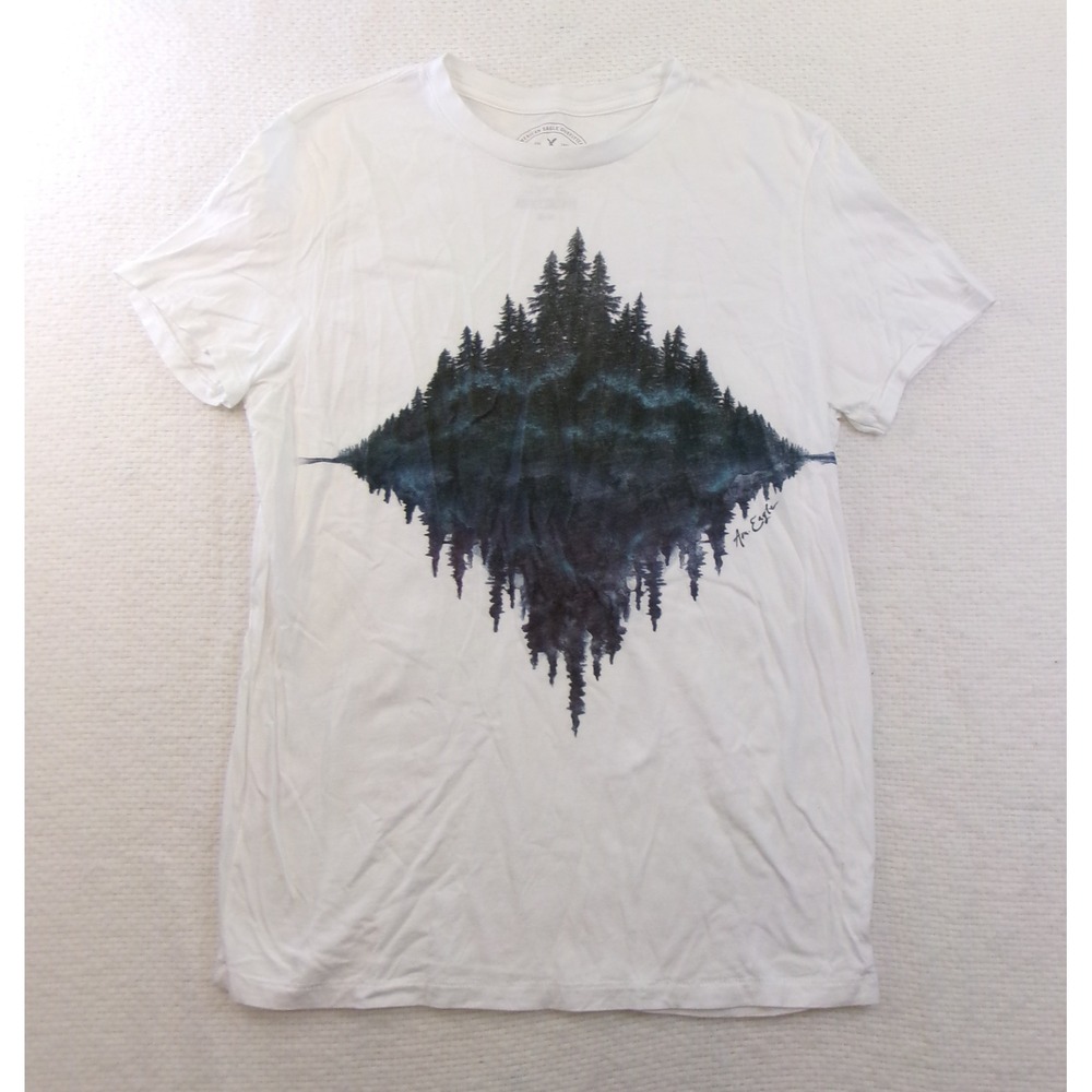 American Eagle Mens Athletic Fit White Pine Forest Diamondโ Graphic T-Shirt M
